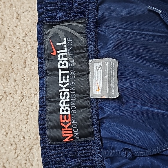 Navy Blue Nike Basketball Shorts in Small - Picture 3 of 4